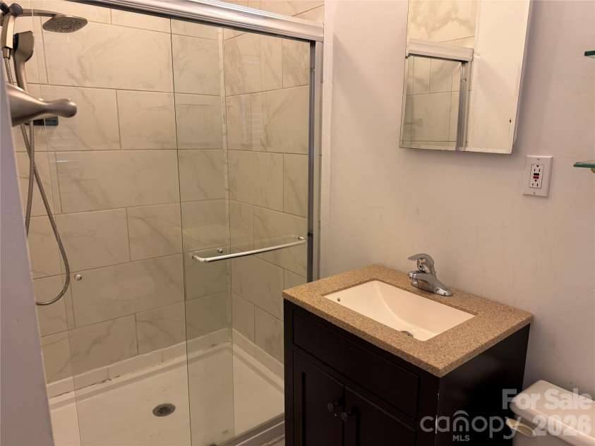 6233 Donna Drive, Charlotte, NC 28213.  MLS# CAR4413001, YatesRealty ID 42793. 