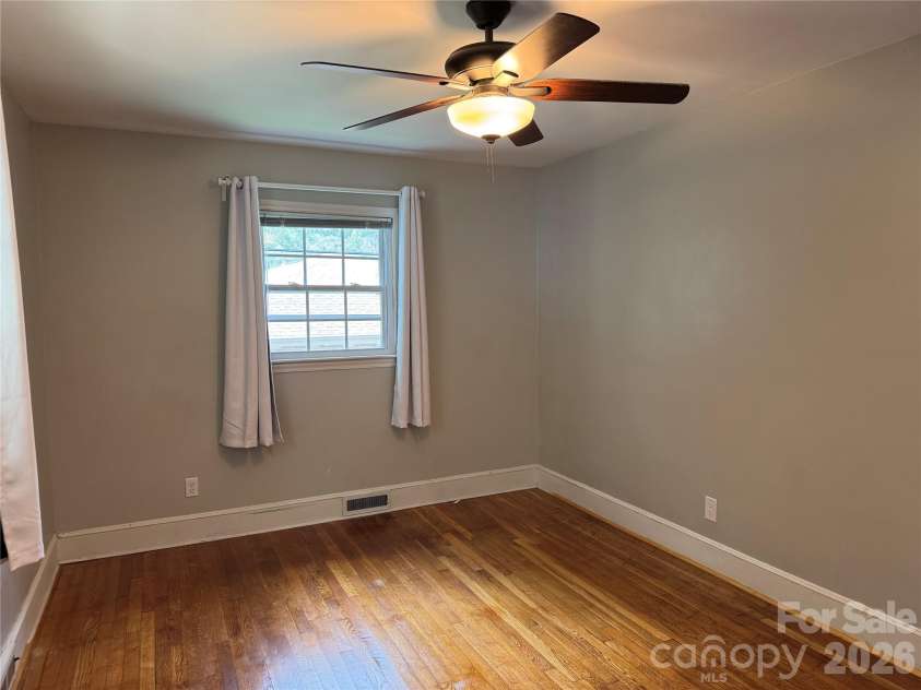 6233 Donna Drive, Charlotte, NC 28213.  MLS# CAR4413001, YatesRealty ID 42793. 