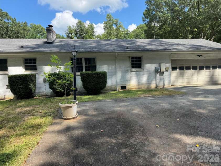 6233 Donna Drive, Charlotte, NC 28213.  MLS# CAR4413001, YatesRealty ID 42793. 