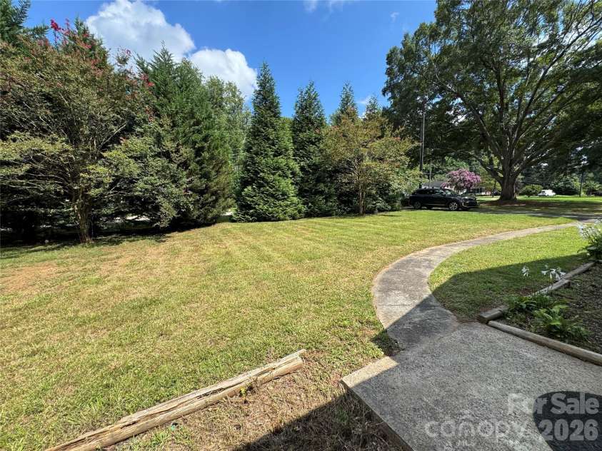 6233 Donna Drive, Charlotte, NC 28213.  MLS# CAR4413001, YatesRealty ID 42793. 