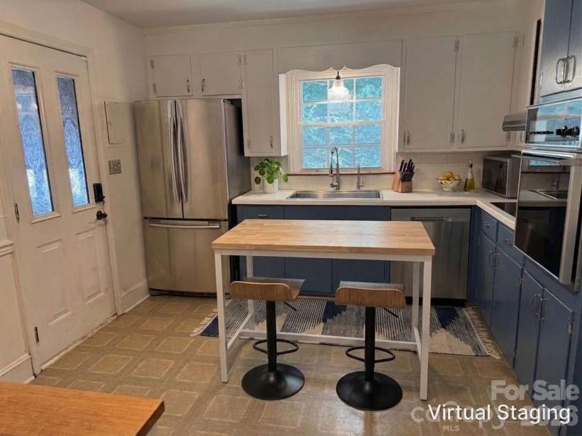6233 Donna Drive, Charlotte, NC 28213.  MLS# CAR4413001, YatesRealty ID 42793. Virtually Staged