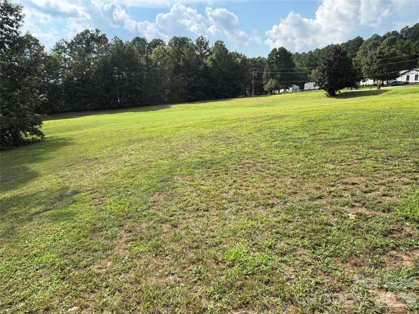3557 Gladden Drive, Lincolnton, NC 28092.  MLS# CAR4413116, YatesRealty ID 42796. 
