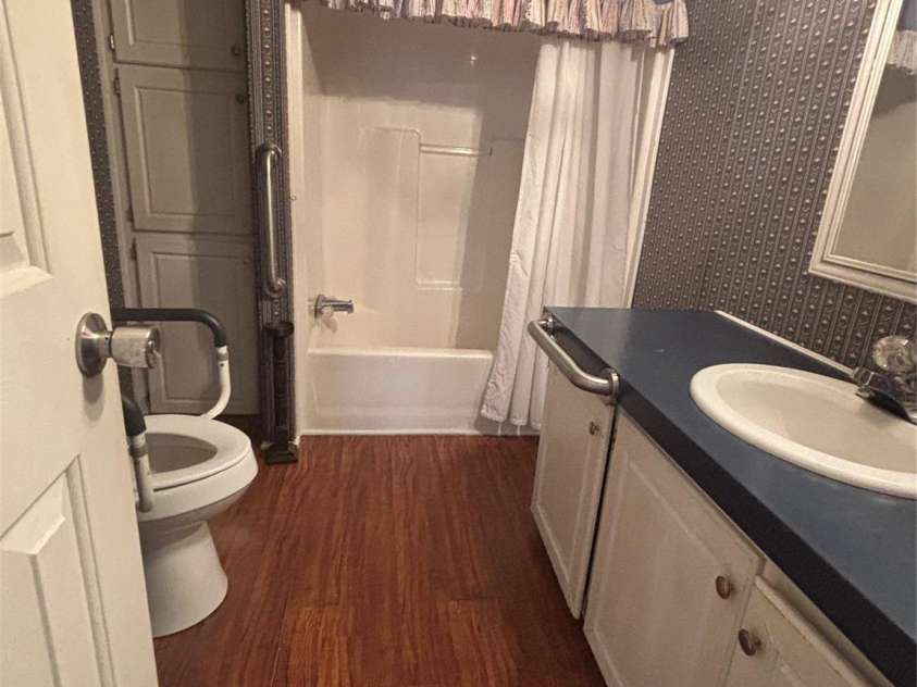 3557 Gladden Drive, Lincolnton, NC 28092.  MLS# CAR4413116, YatesRealty ID 42796. Bath serving bedrooms 2 and 3