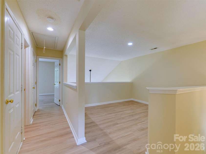 9128 Treyburn Drive, Charlotte, NC 28216.  MLS# CAR4412916, YatesRealty ID 42797. Loft & Hallway