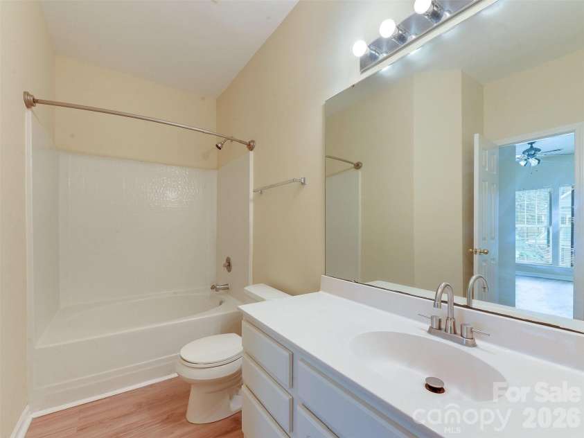 9128 Treyburn Drive, Charlotte, NC 28216.  MLS# CAR4412916, YatesRealty ID 42797. Master Bathroom