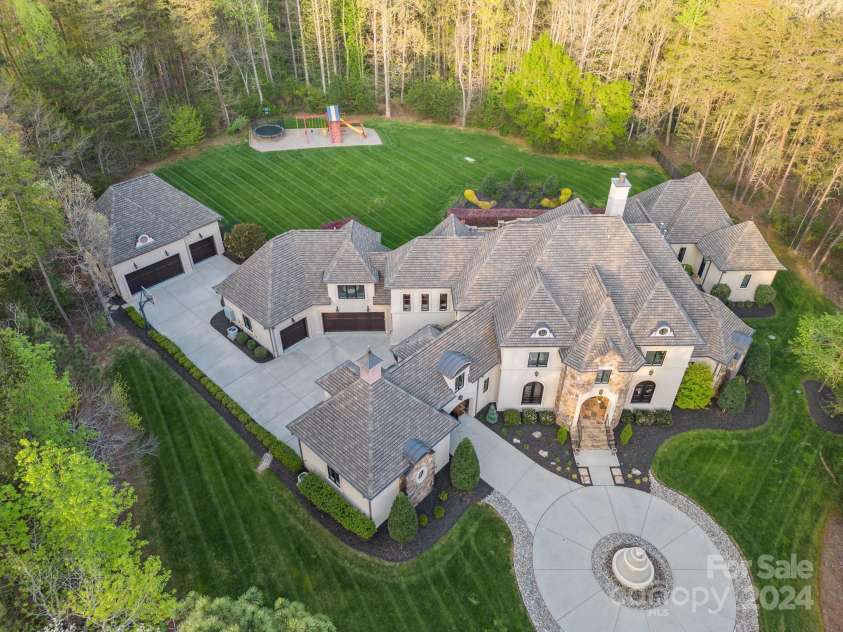 9044 Island Point Road, Charlotte, NC 28278.  MLS# CAR4135509, YatesRealty ID 428. Ariel View