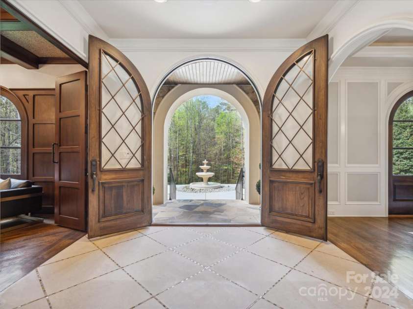 9044 Island Point Road, Charlotte, NC 28278.  MLS# CAR4135509, YatesRealty ID 428. Magnificent Grand Entrance of the Residence