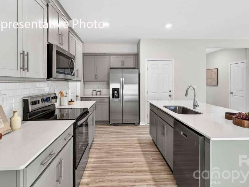 5560 Pamplona Way, Charlotte, NC 28214.  MLS# CAR4337685, YatesRealty ID 4280. 