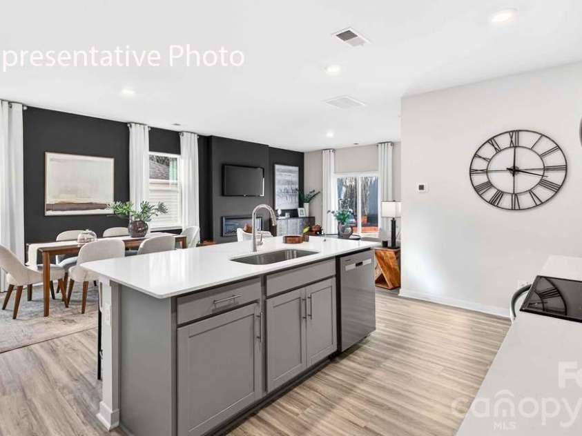 5560 Pamplona Way, Charlotte, NC 28214.  MLS# CAR4337685, YatesRealty ID 4280. 