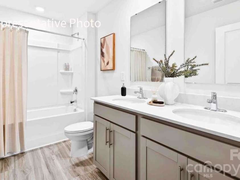 5560 Pamplona Way, Charlotte, NC 28214.  MLS# CAR4337685, YatesRealty ID 4280. 