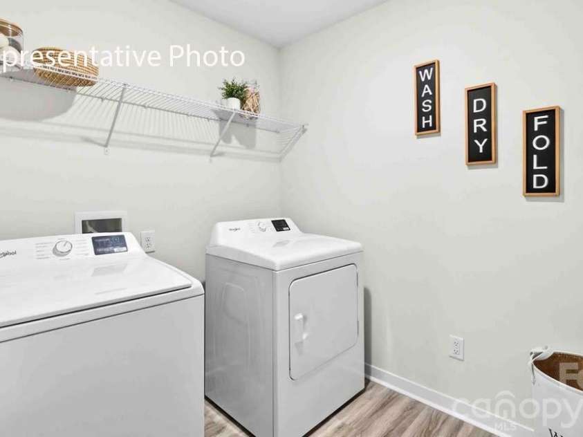 5560 Pamplona Way, Charlotte, NC 28214.  MLS# CAR4337685, YatesRealty ID 4280. 