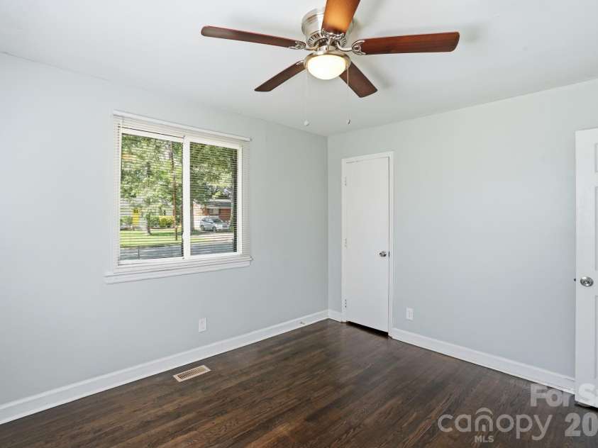 1805 Purser Drive, Charlotte, NC 28215.  MLS# CAR4412286, YatesRealty ID 42804. 