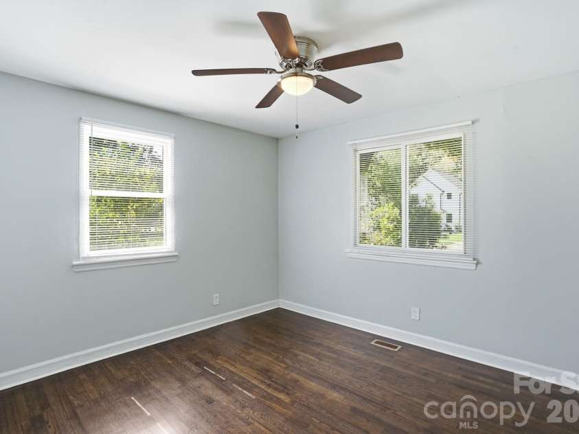 1805 Purser Drive, Charlotte, NC 28215.  MLS# CAR4412286, YatesRealty ID 42804. 