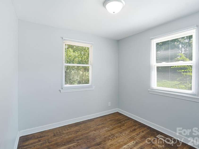 1805 Purser Drive, Charlotte, NC 28215.  MLS# CAR4412286, YatesRealty ID 42804. 