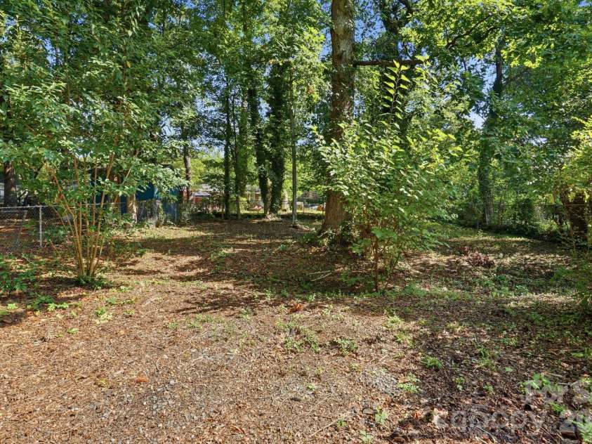 1805 Purser Drive, Charlotte, NC 28215.  MLS# CAR4412286, YatesRealty ID 42804. 