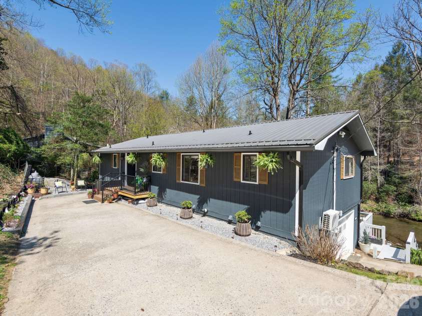 228 White Oak Road, Waynesville, NC 28785.  MLS# CAR4412866, YatesRealty ID 42805. 