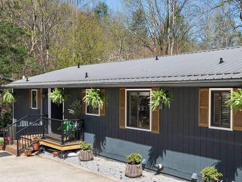 228 White Oak Road, Waynesville, NC 28785.  MLS# CAR4412866, YatesRealty ID 42805. 