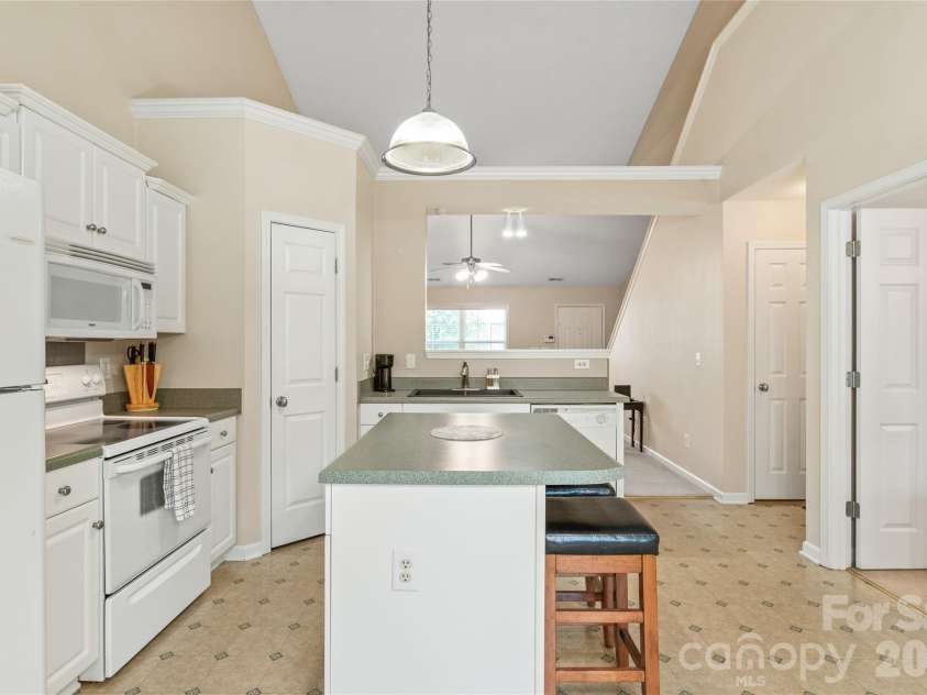 4603 Brewington Parkway, Rock Hill, SC 29732.  MLS# CAR4411017, YatesRealty ID 42806. Everything is very neutral and move-in ready.