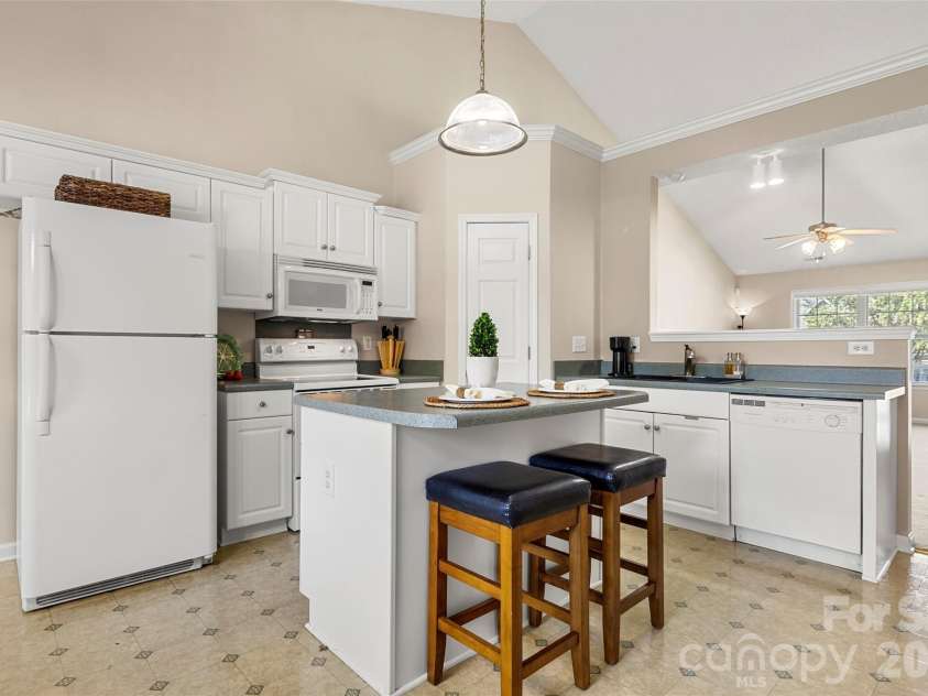 4603 Brewington Parkway, Rock Hill, SC 29732.  MLS# CAR4411017, YatesRealty ID 42806. Kitchen