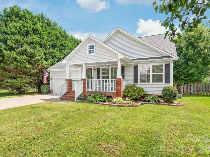 4603 Brewington Parkway, Rock Hill, SC 29732.  MLS# CAR4411017, YatesRealty ID 42806. Large front yard.