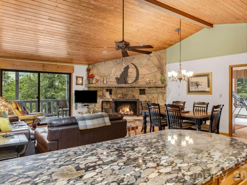 38 Bee Tree Lane, Mars Hill, NC 28754.  MLS# CAR4403271, YatesRealty ID 42812. 