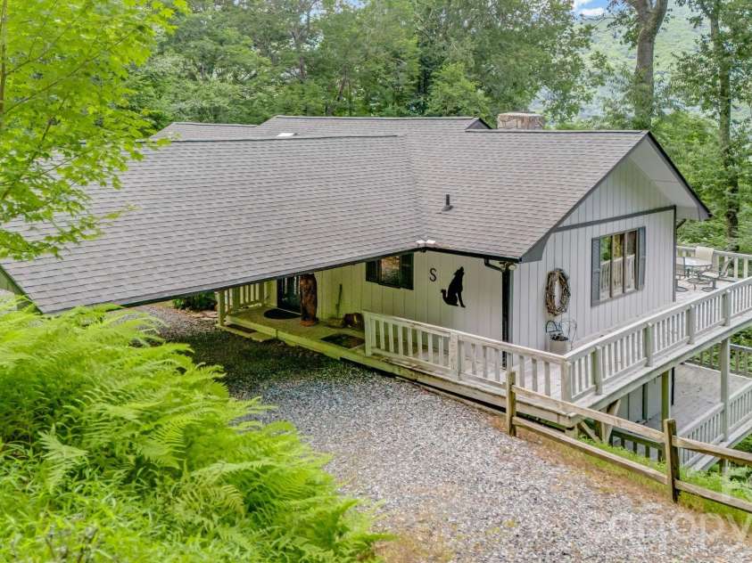 38 Bee Tree Lane, Mars Hill, NC 28754.  MLS# CAR4403271, YatesRealty ID 42812. Easy Driveway