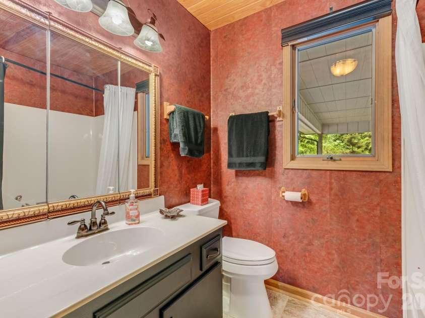 38 Bee Tree Lane, Mars Hill, NC 28754.  MLS# CAR4403271, YatesRealty ID 42812. Ensuite Bathroom