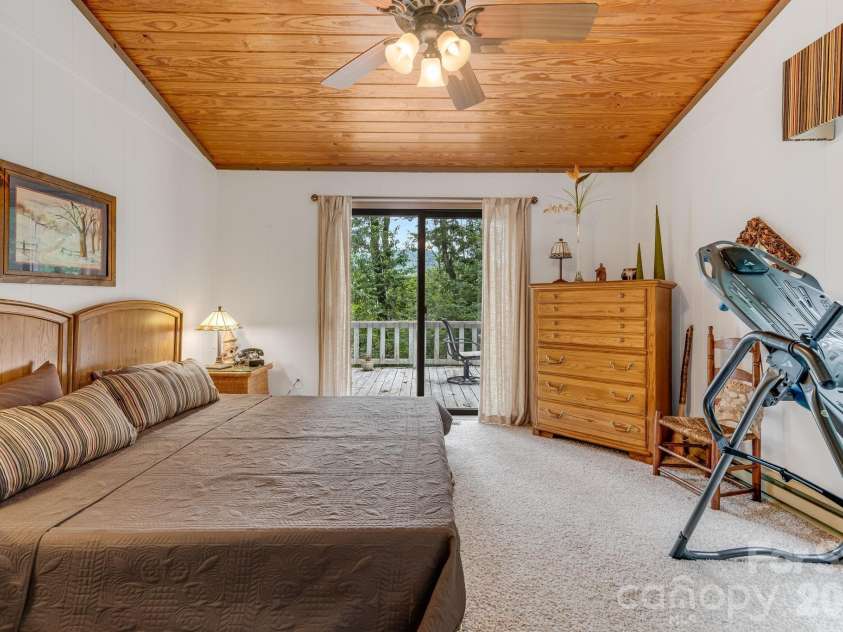 38 Bee Tree Lane, Mars Hill, NC 28754.  MLS# CAR4403271, YatesRealty ID 42812. Main level bedroom