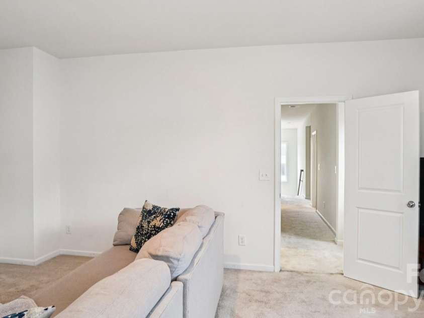 483 Hunton Forest Drive, Concord, NC 28027.  MLS# CAR4411183, YatesRealty ID 42813. 