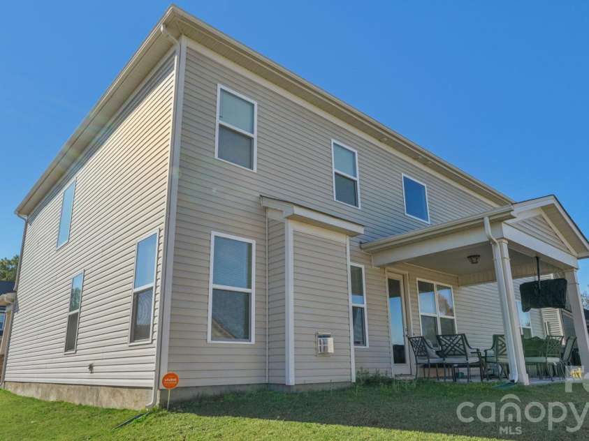 483 Hunton Forest Drive, Concord, NC 28027.  MLS# CAR4411183, YatesRealty ID 42813. 