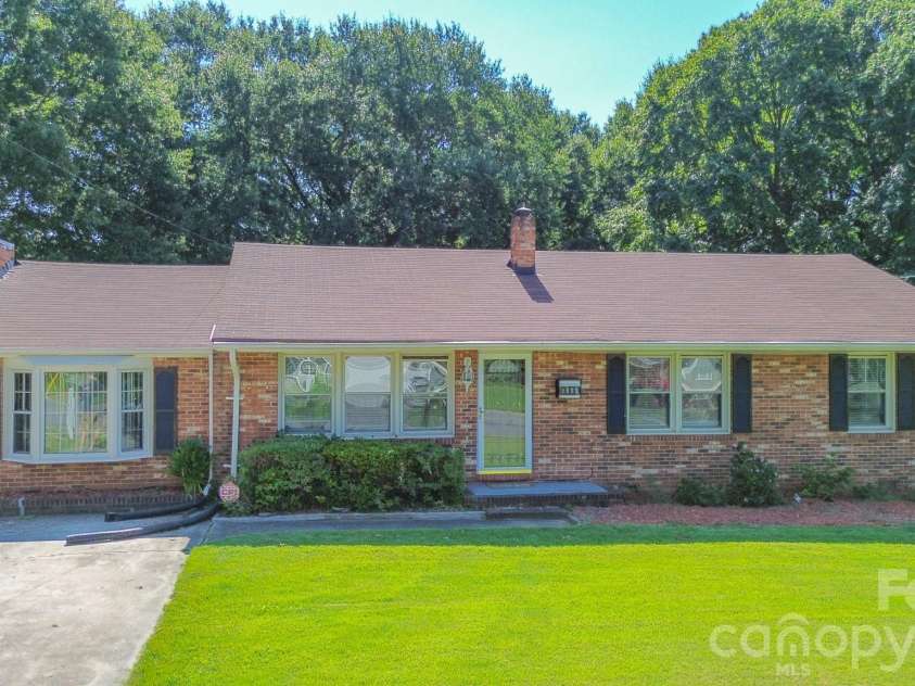 1708 Belmar Drive, Gastonia, NC 28052.  MLS# CAR4410111, YatesRealty ID 42817. 