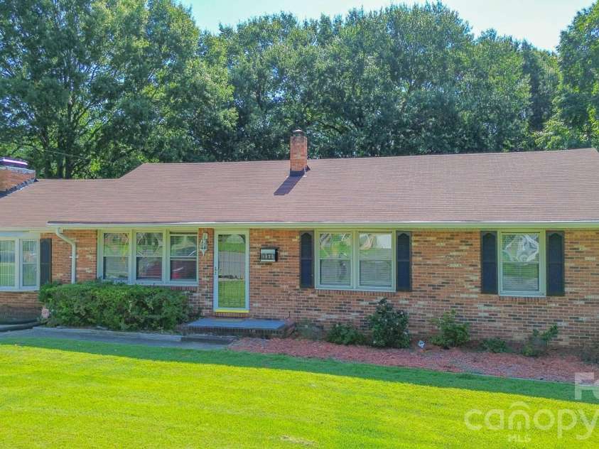 1708 Belmar Drive, Gastonia, NC 28052.  MLS# CAR4410111, YatesRealty ID 42817. 