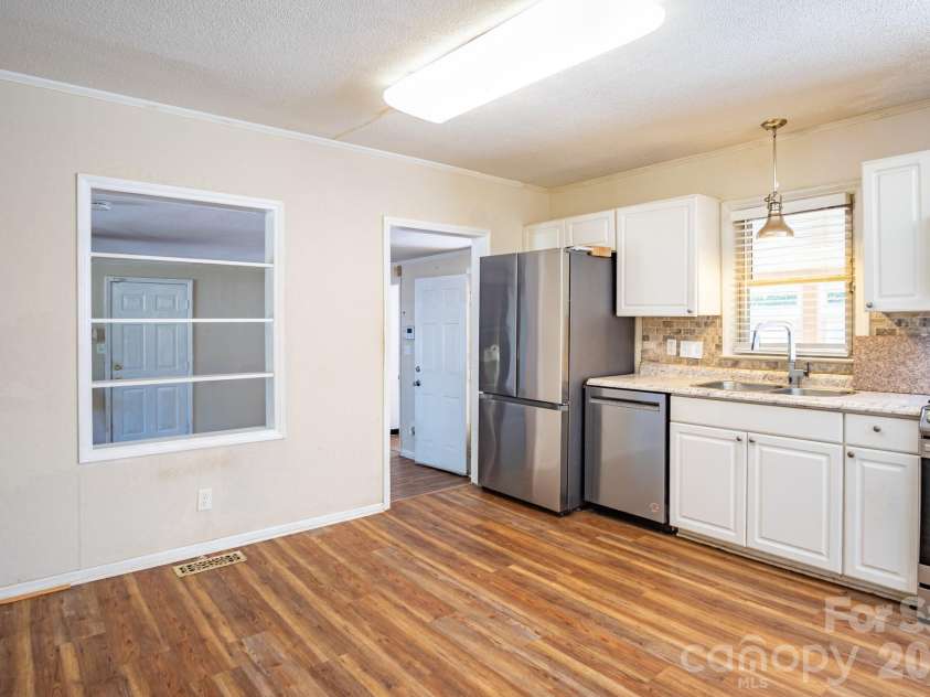 1708 Belmar Drive, Gastonia, NC 28052.  MLS# CAR4410111, YatesRealty ID 42817. 