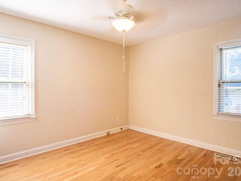 1708 Belmar Drive, Gastonia, NC 28052.  MLS# CAR4410111, YatesRealty ID 42817. 