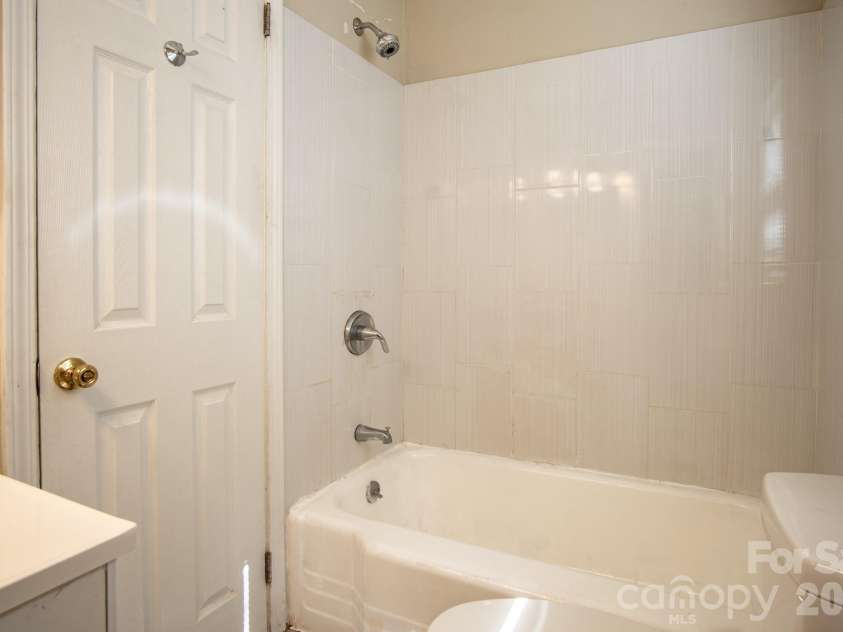 1708 Belmar Drive, Gastonia, NC 28052.  MLS# CAR4410111, YatesRealty ID 42817. 