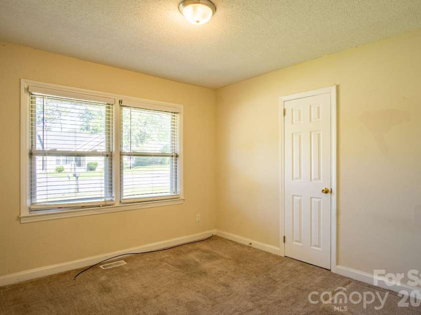 1708 Belmar Drive, Gastonia, NC 28052.  MLS# CAR4410111, YatesRealty ID 42817. 