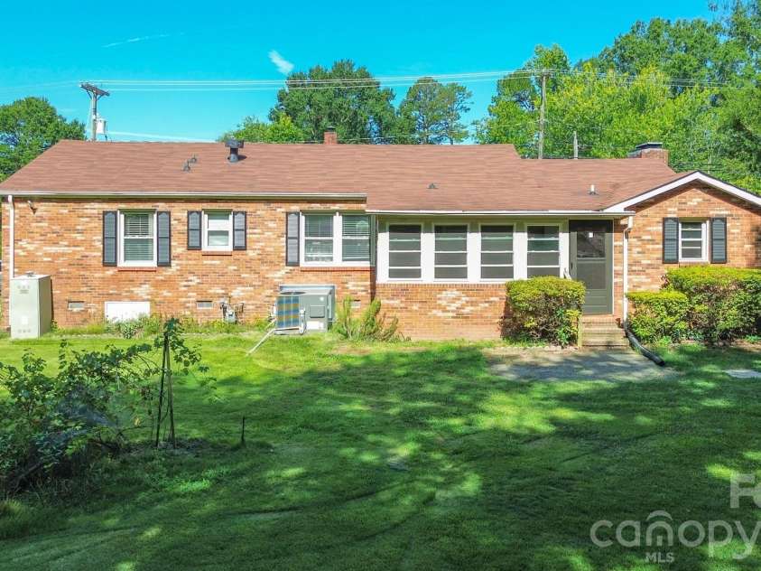 1708 Belmar Drive, Gastonia, NC 28052.  MLS# CAR4410111, YatesRealty ID 42817. 