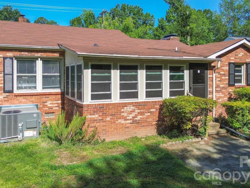 1708 Belmar Drive, Gastonia, NC 28052.  MLS# CAR4410111, YatesRealty ID 42817. 