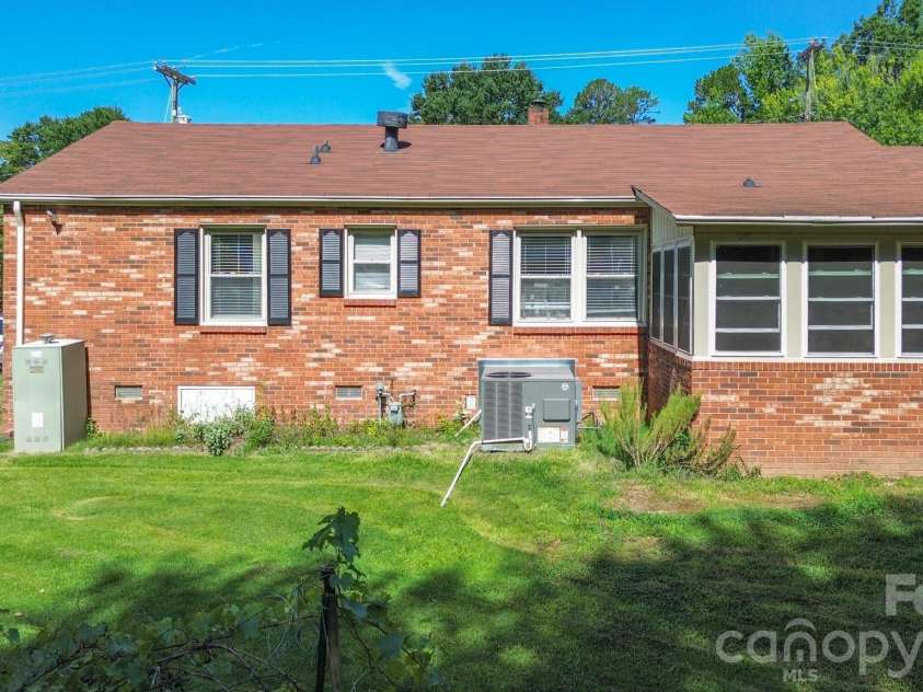 1708 Belmar Drive, Gastonia, NC 28052.  MLS# CAR4410111, YatesRealty ID 42817. 