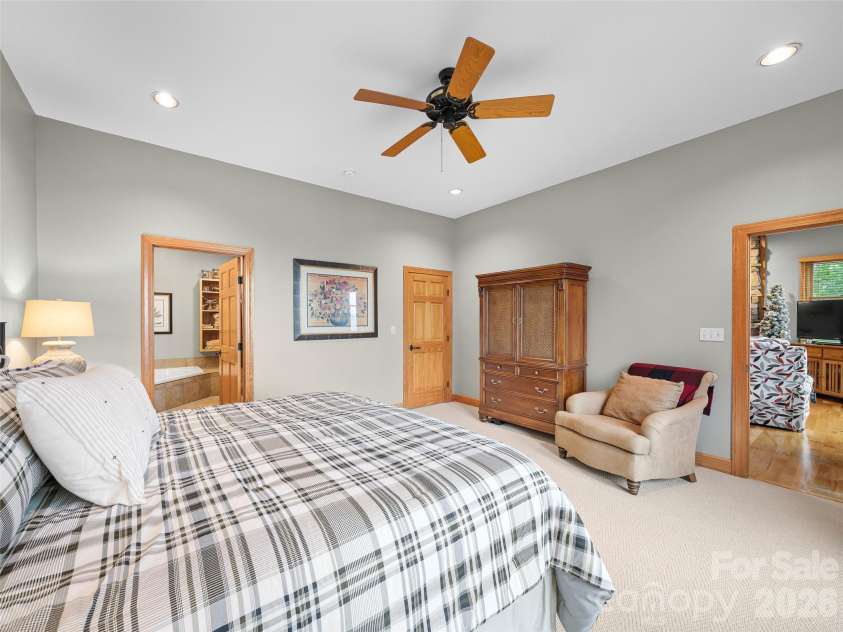 81 Stoney Falls Loop, Burnsville, NC 28714.  MLS# CAR4413097, YatesRealty ID 42820. 