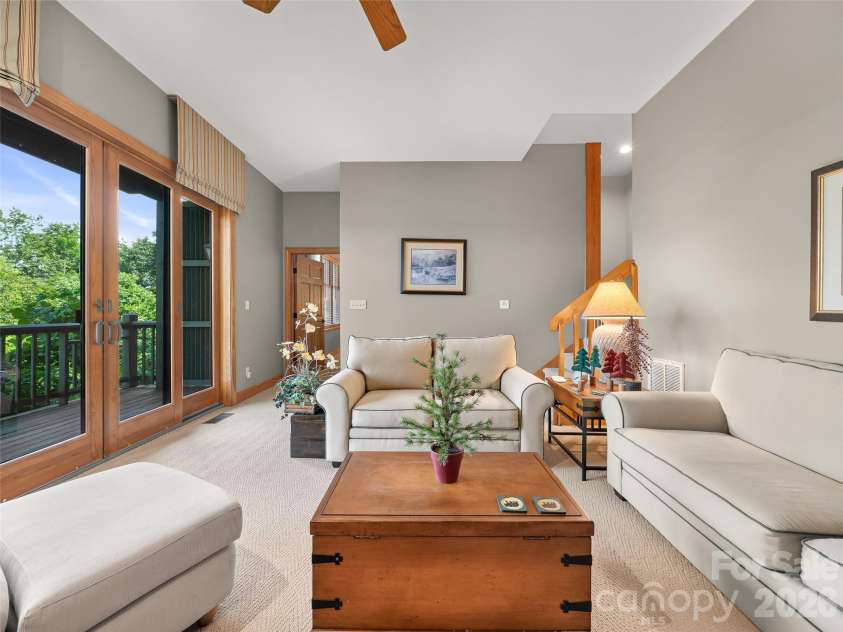 81 Stoney Falls Loop, Burnsville, NC 28714.  MLS# CAR4413097, YatesRealty ID 42820. 