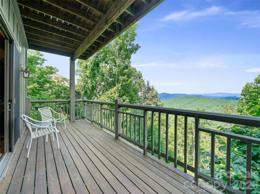 81 Stoney Falls Loop, Burnsville, NC 28714.  MLS# CAR4413097, YatesRealty ID 42820. 