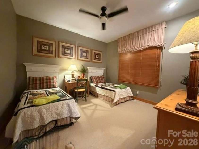 81 Stoney Falls Loop, Burnsville, NC 28714.  MLS# CAR4413097, YatesRealty ID 42820. BEDROOM ON MAIN