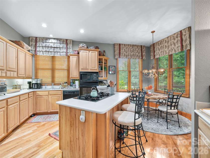 81 Stoney Falls Loop, Burnsville, NC 28714.  MLS# CAR4413097, YatesRealty ID 42820. Chef's delight