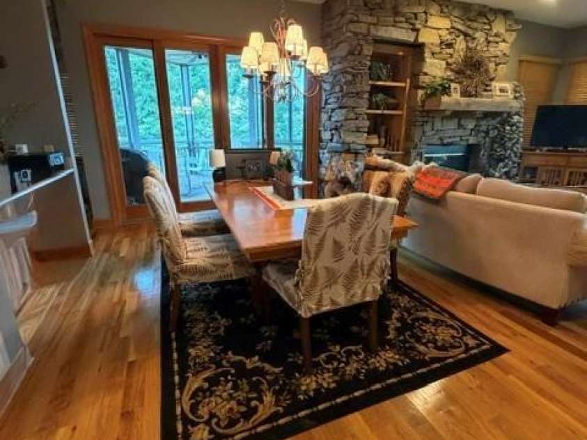 81 Stoney Falls Loop, Burnsville, NC 28714.  MLS# CAR4413097, YatesRealty ID 42820. DINING AREA