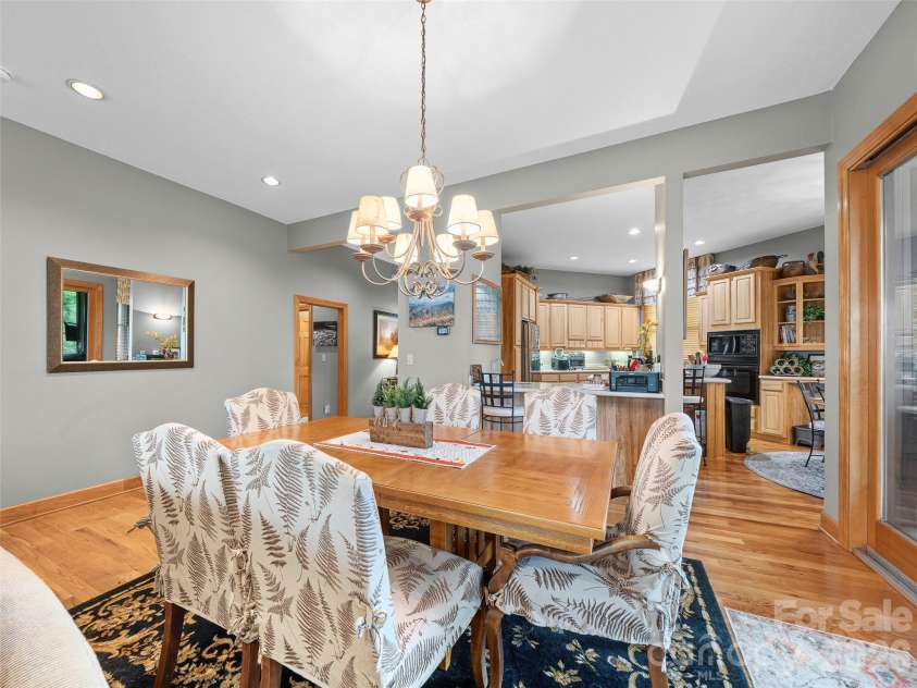 81 Stoney Falls Loop, Burnsville, NC 28714.  MLS# CAR4413097, YatesRealty ID 42820. Dining area