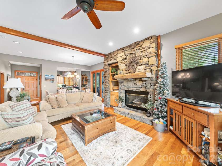81 Stoney Falls Loop, Burnsville, NC 28714.  MLS# CAR4413097, YatesRealty ID 42820. Hardwood floors