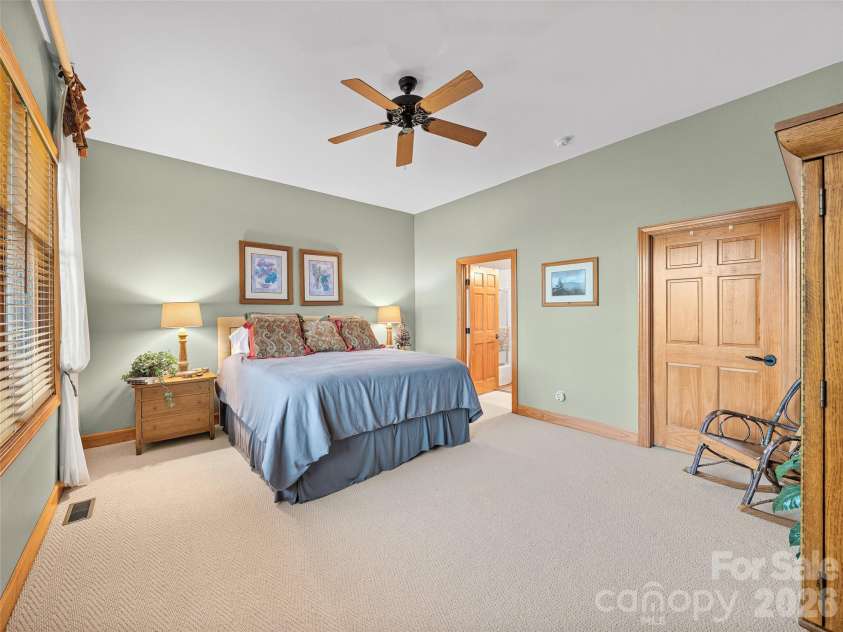 81 Stoney Falls Loop, Burnsville, NC 28714.  MLS# CAR4413097, YatesRealty ID 42820. Lower-level second primary bedroom