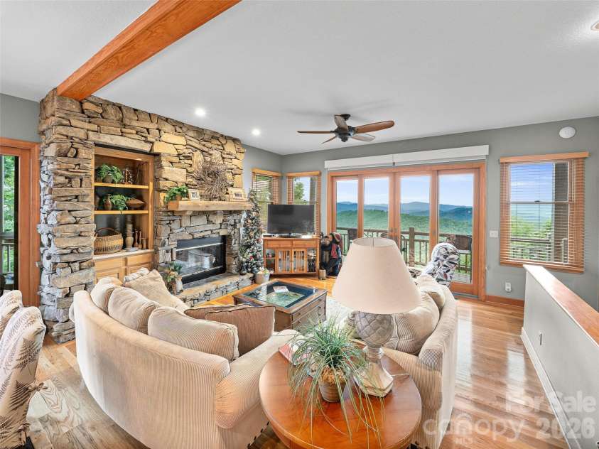 81 Stoney Falls Loop, Burnsville, NC 28714.  MLS# CAR4413097, YatesRealty ID 42820. Open concept