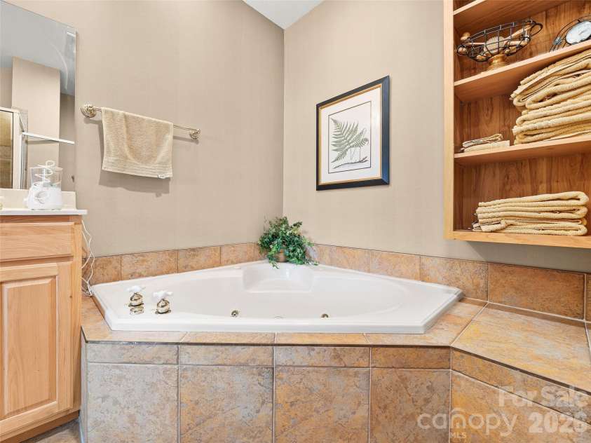 81 Stoney Falls Loop, Burnsville, NC 28714.  MLS# CAR4413097, YatesRealty ID 42820. Soaker tub